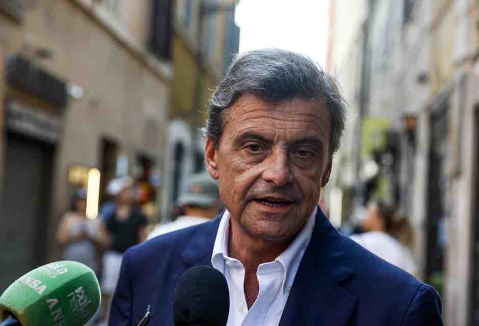 Calenda apre a Tajani: "Serve un civico riformista per Milano. Basta estremismi"