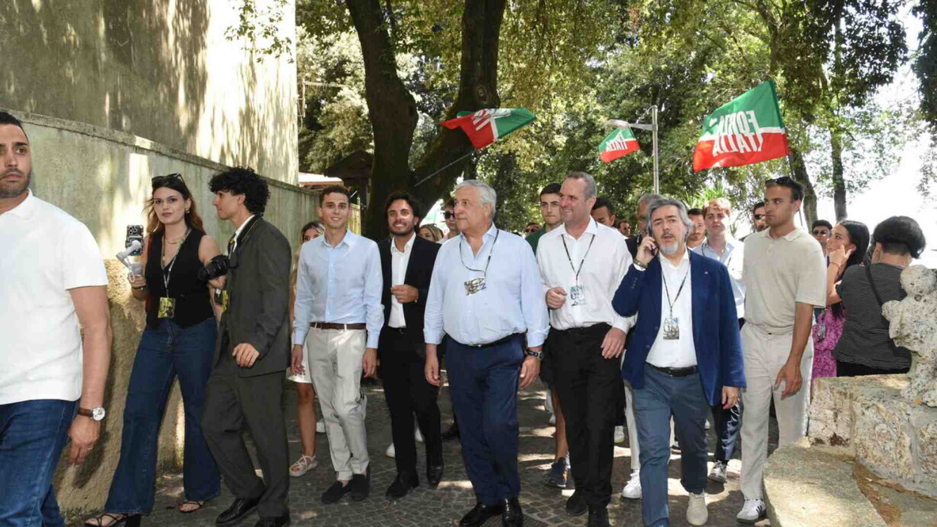 Immagine di Tajani: "Chi attacca la porchetta magica non ha mai amministrato. FI è democratica, se c'è qualcuno più bravo si candidi"