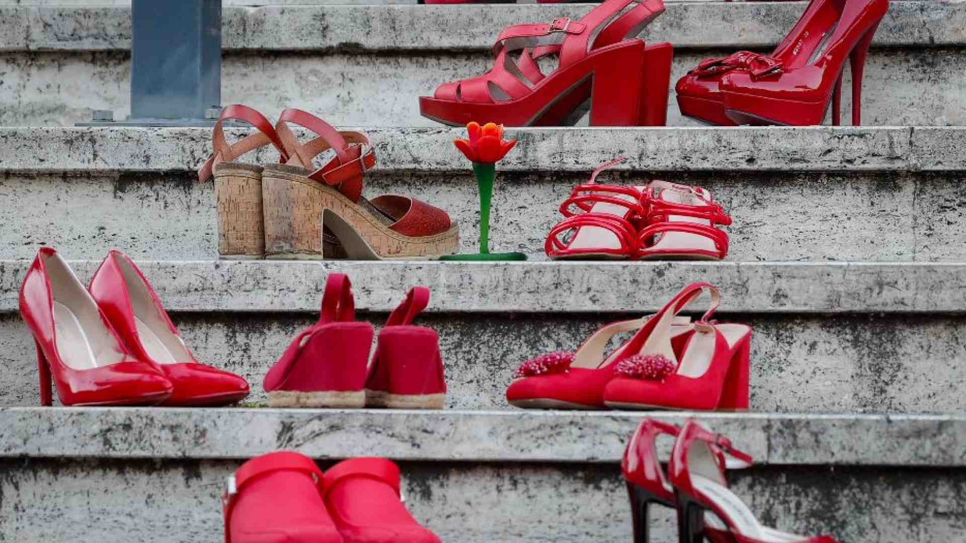 Immagine di Sì unanime del Senato, il femminicidio adesso è reato: cosa cambia