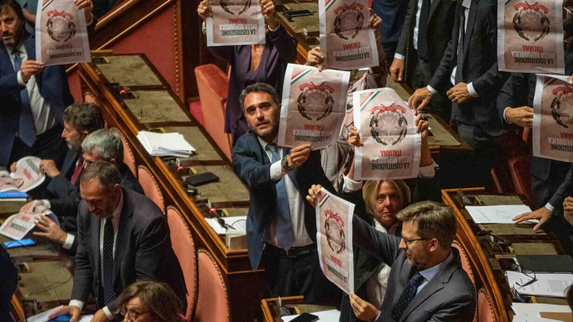 Immagine di Non si può leggere la Costituzione capovolta