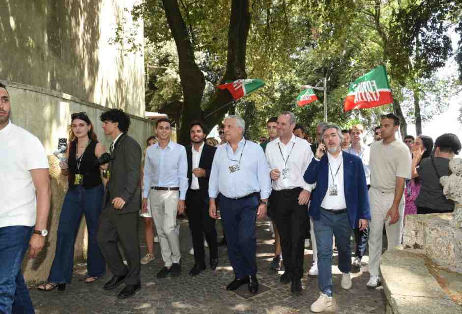 Tajani: "Chi attacca la porchetta magica non ha mai amministrato. FI è democratica, se c'è qualcuno più bravo si candidi"