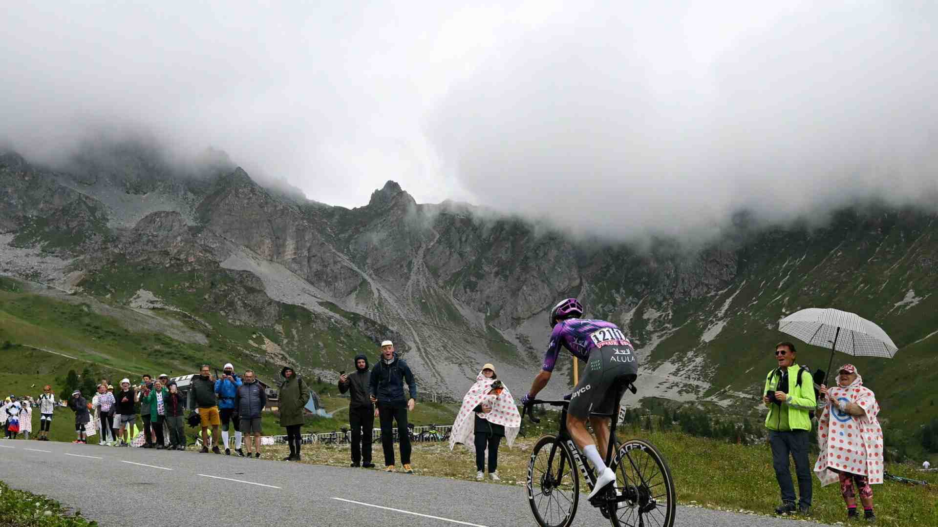 Immagine di Sul colle che non c'era ha vinto Ben O'Connor, il corridore che non doveva esserci