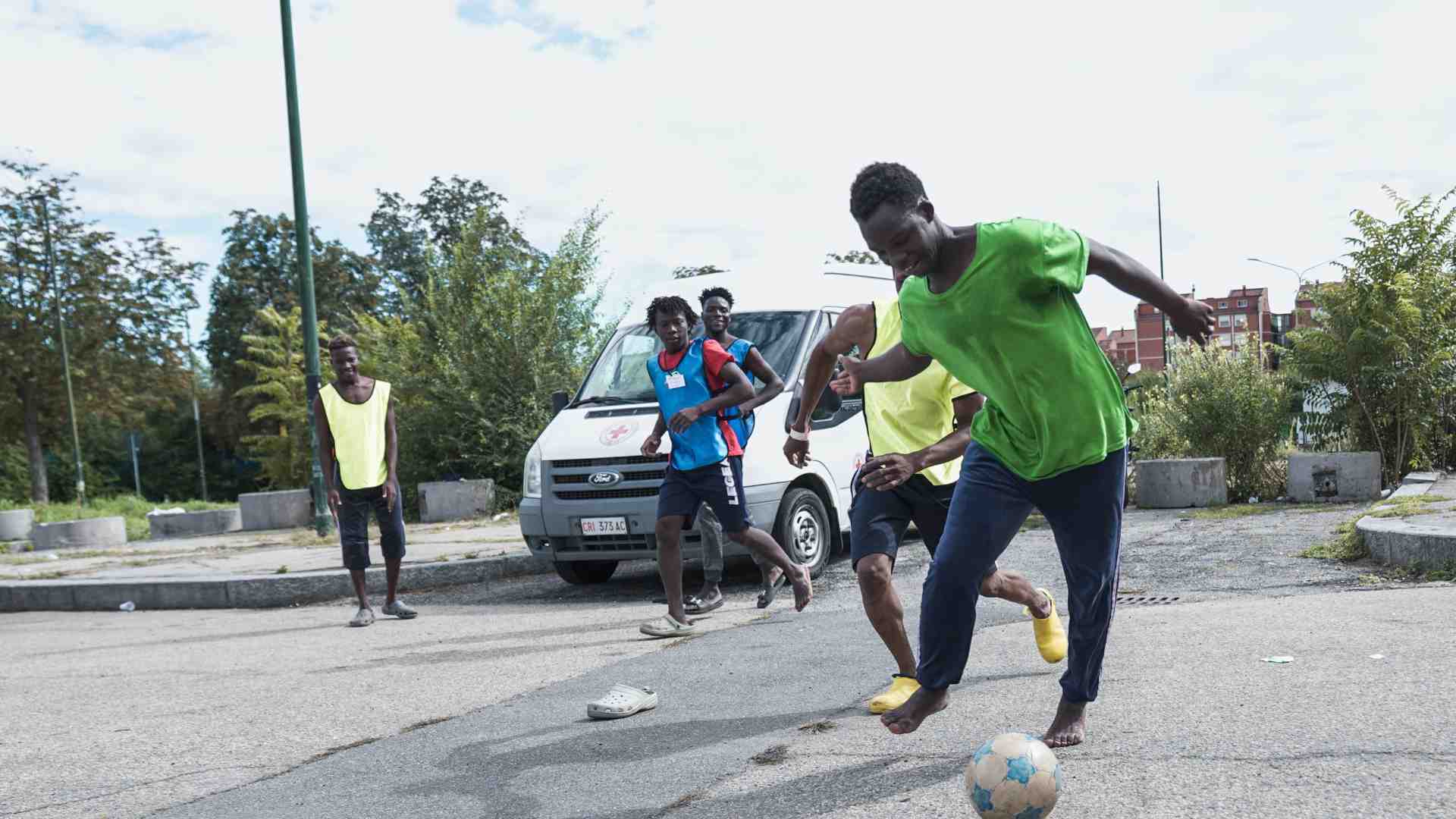 Immagine di Leone XIV: migranti e rifugiati possono diventare missionari di speranza