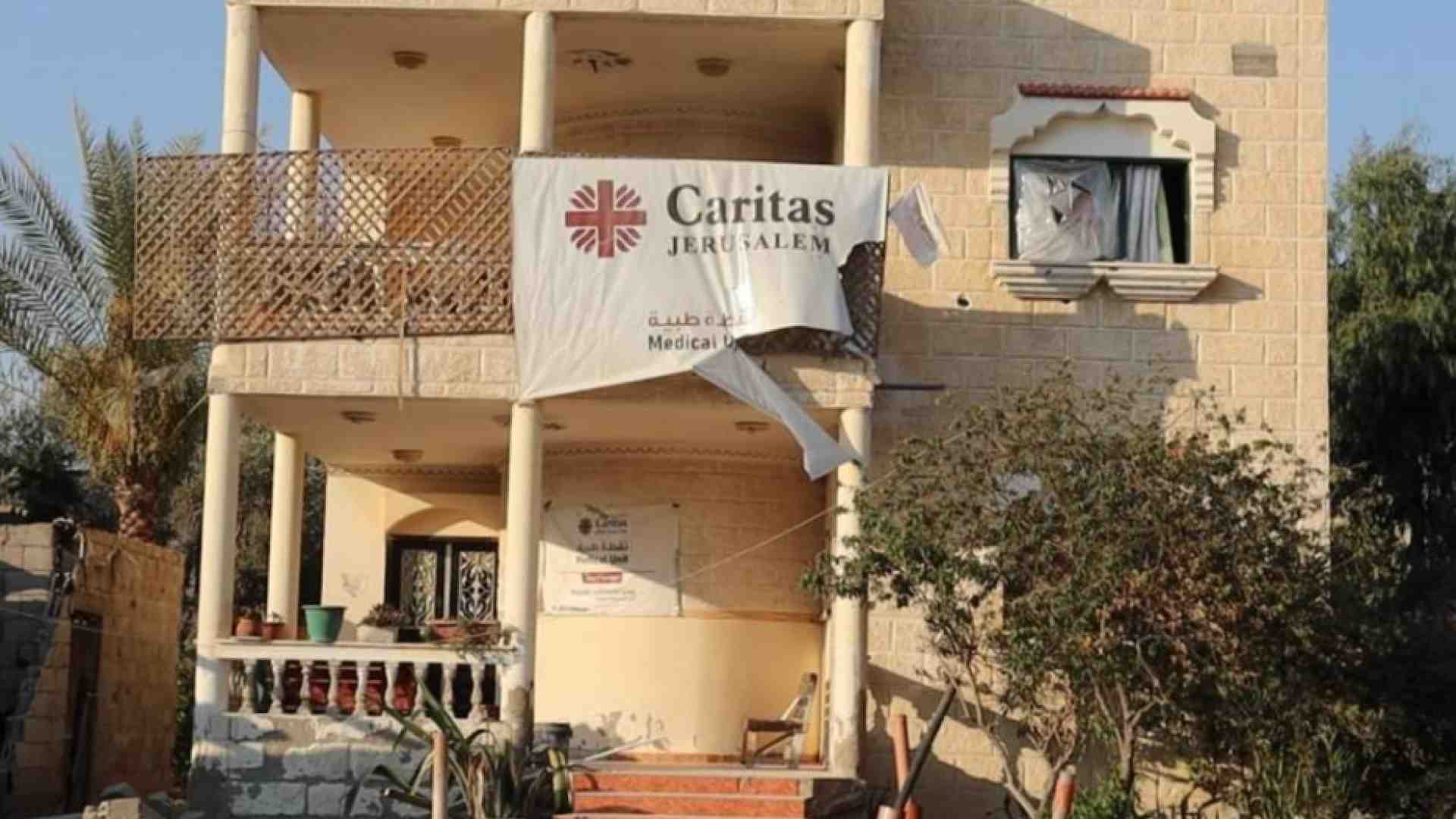 Immagine di È stato distrutto il centro medico della Caritas a Deir al-Balah
