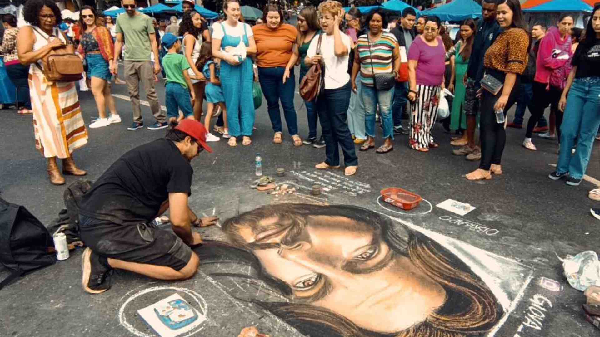 Immagine di Giovanni, zaino in spalla: «Così sono diventato un madonnaro di strada»