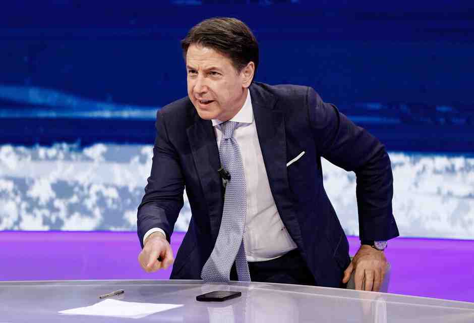 Conte vuole "assolvere" Ricci. Il Pd aspetta, lo prega, e spera
