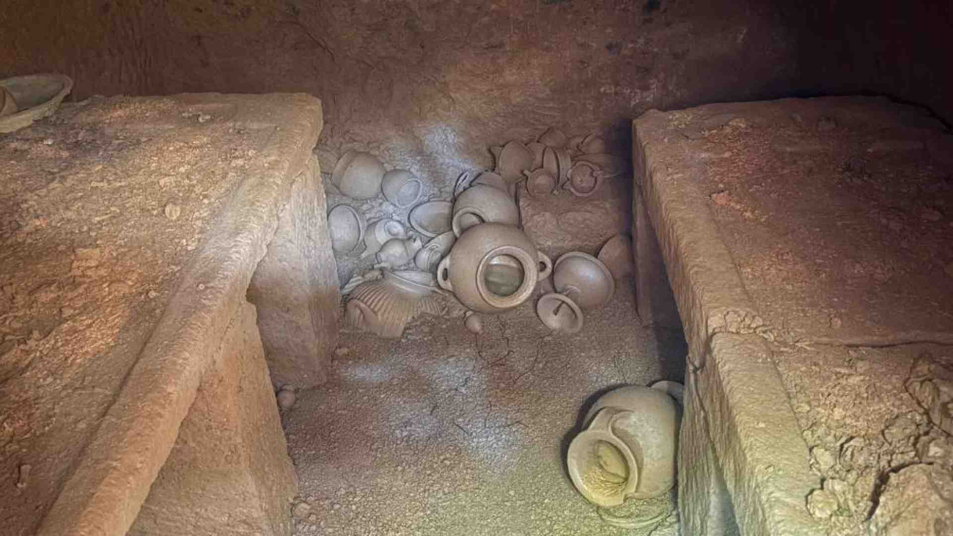 Immagine di Scoperta nel Lazio una tomba etrusca con i resti di quattro persone