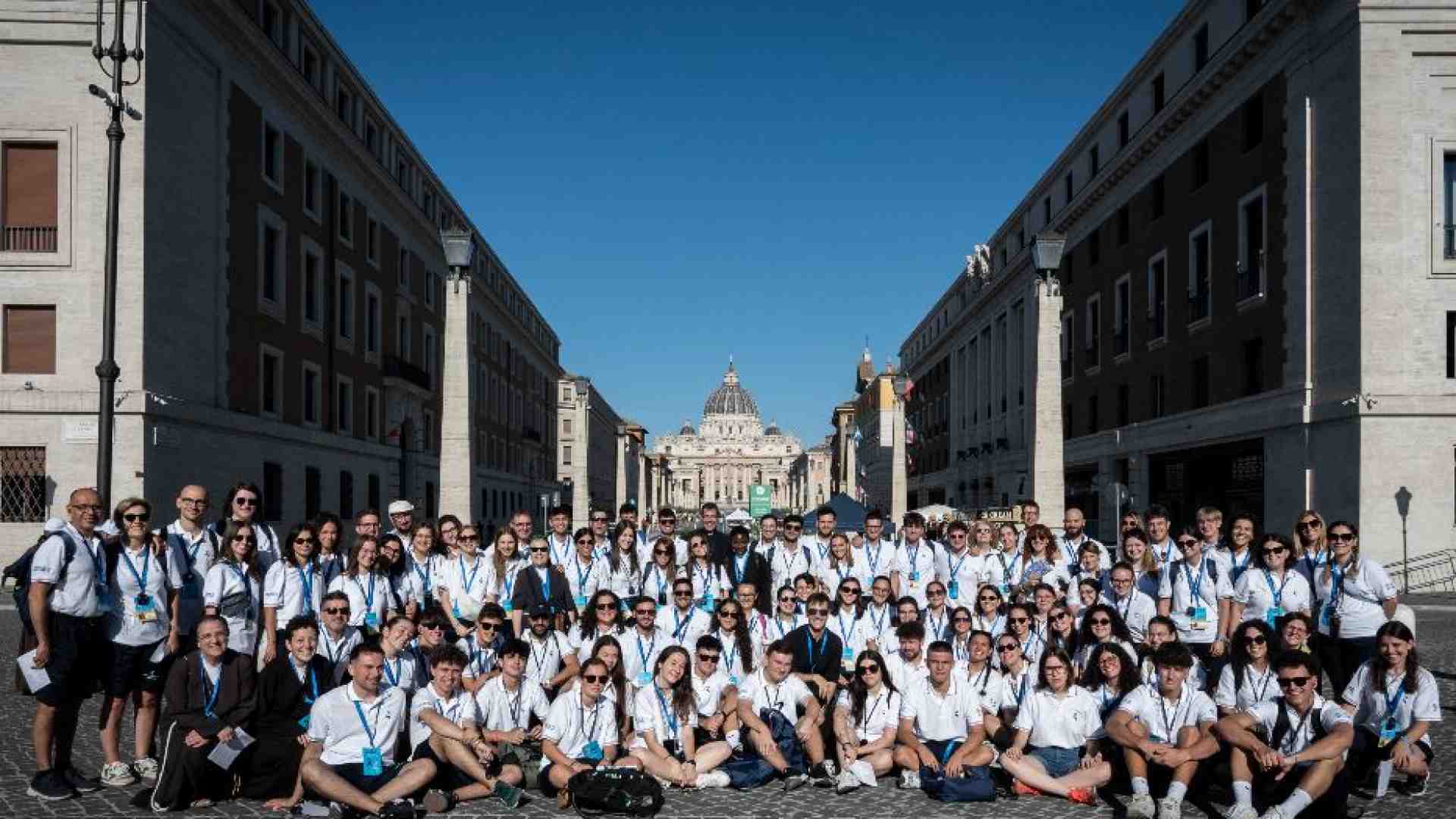 Immagine di Impegno, partecipazione e servizio: chi sono i volontari del Giubileo Giovani