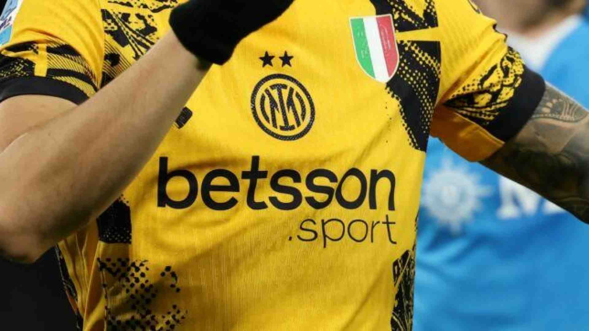 Immagine di Le scommesse sul calcio sono fuori controllo: così si tradisce la Carta