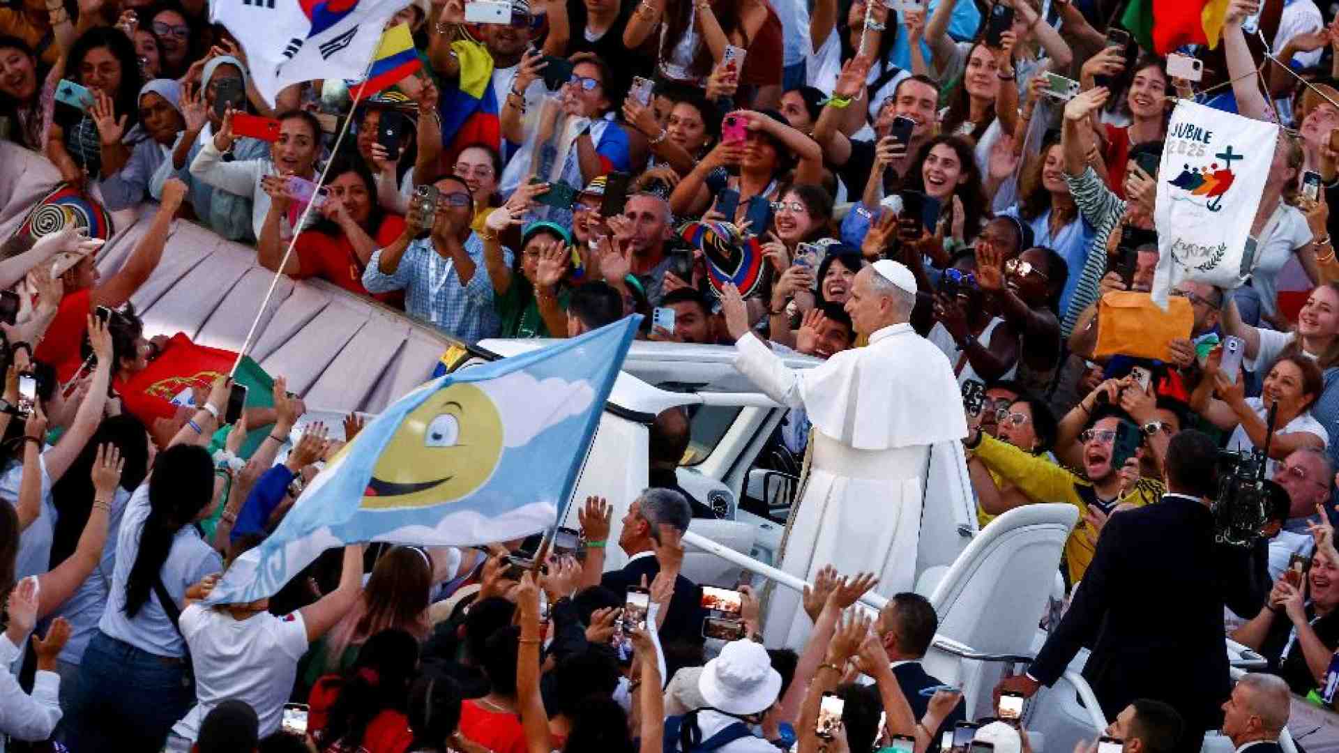 Immagine di Papa Leone e il grido dei giovani in San Pietro: vogliamo la pace nel mondo