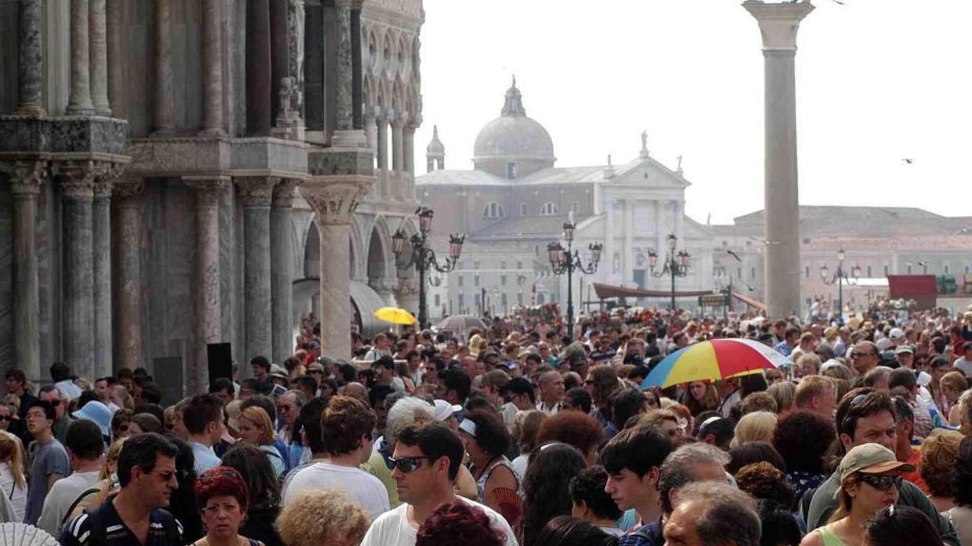 Immagine di I turisti che spendono poco? Trattiamoli come i piccioni