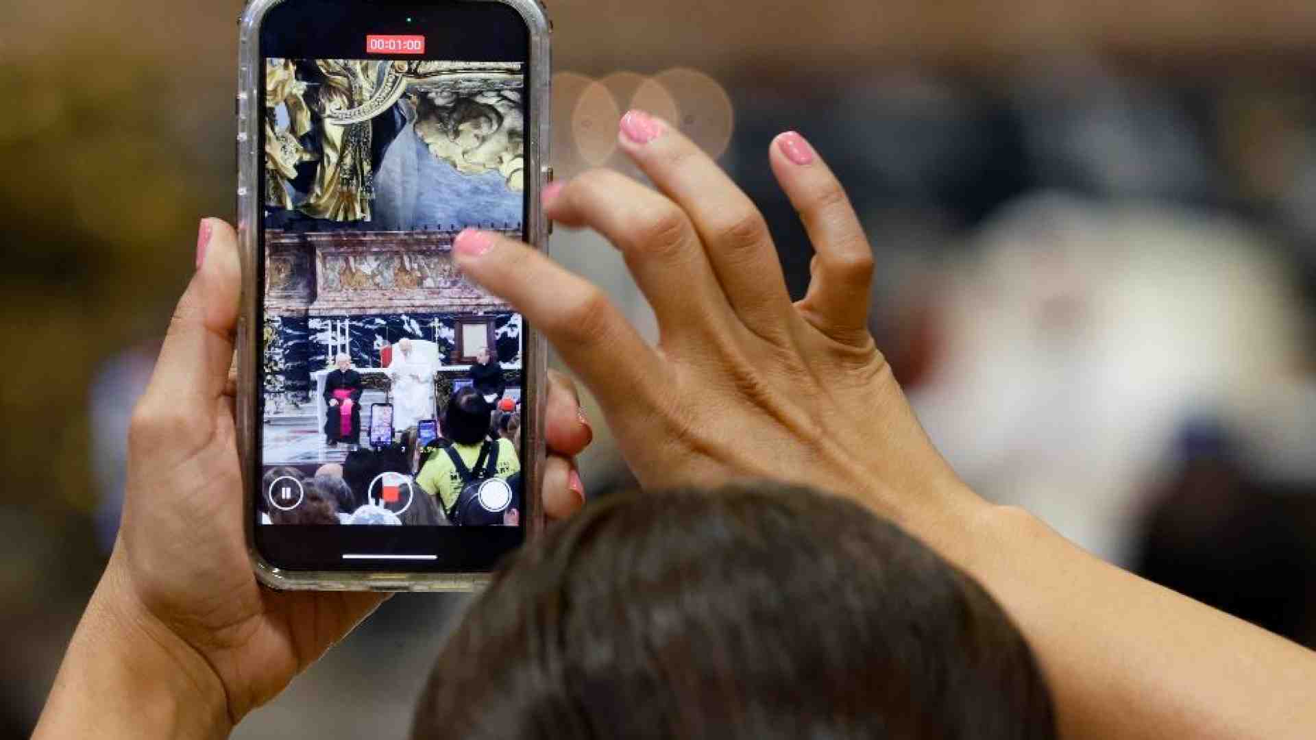 Immagine di Leone XIV agli influencer: «Non contano i follower. Siate agenti di comunione»