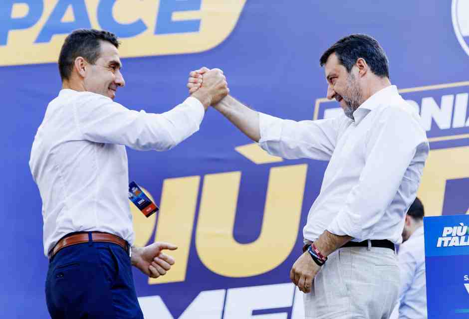Il "pagellone" di Vannacci sui dazi: "Trump voto 8, Von der Leyen voto 3. Ci ha venduto" Salvini scatenato: "La Ue ci massacra"