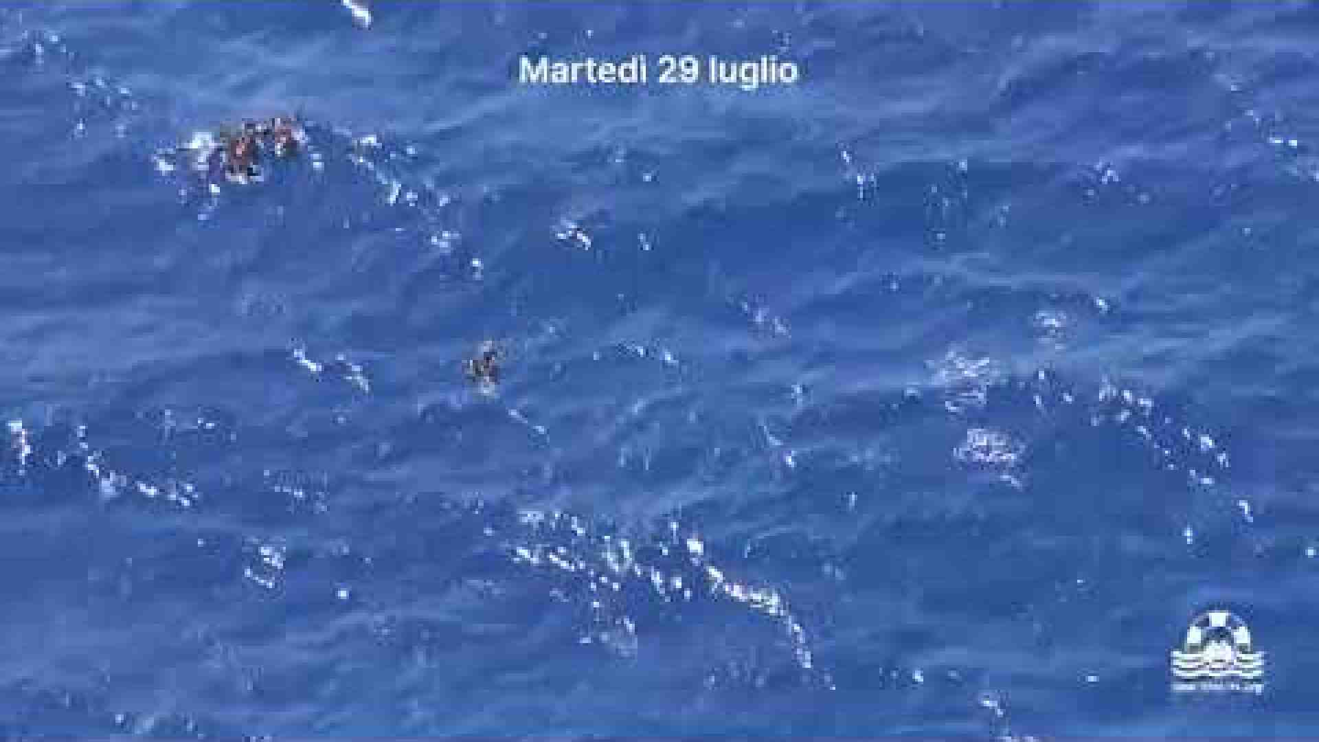Immagine di Due bimbi morti in un naufragio: «Nessuno è intervenuto per salvarli»