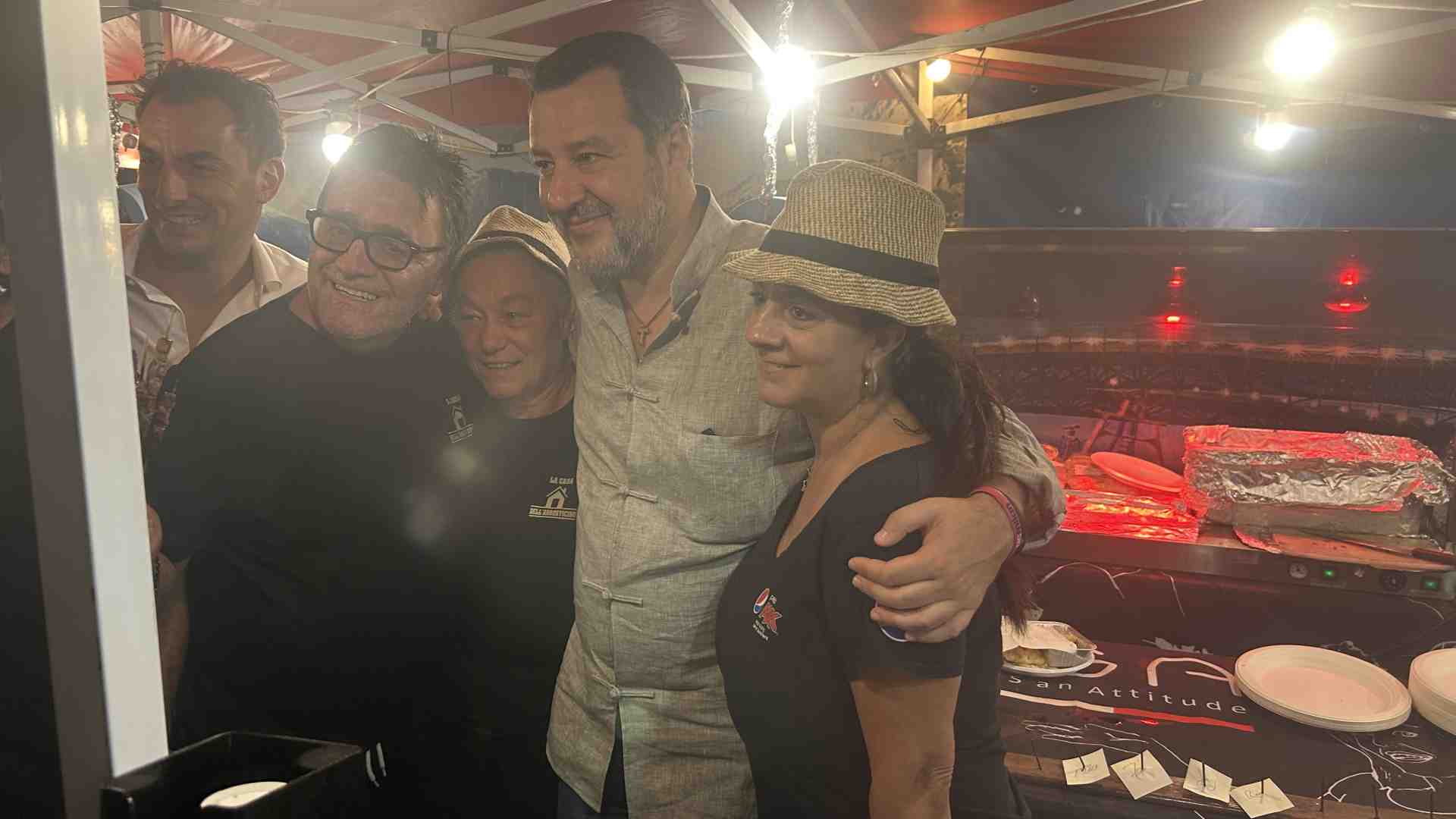 Immagine di Dal Papeete al liscio. Le ferite di Zaia, Salvini sta “alla griglia”