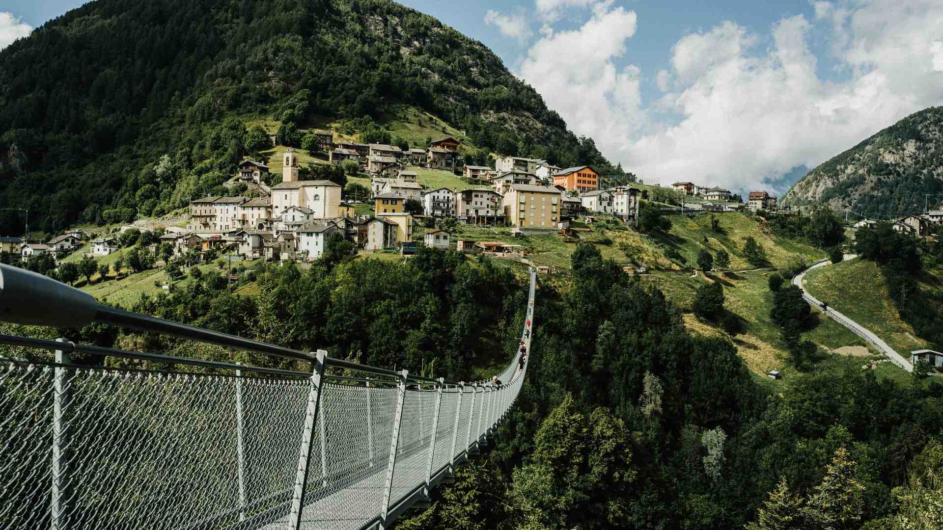 Immagine di Tra strade impossibili e case sgarrupate, ecco l’Italia vista da colti visitatori
