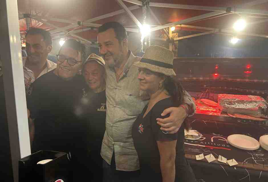 Dal Papeete al liscio. Le ferite di Zaia, Salvini sta “alla griglia”