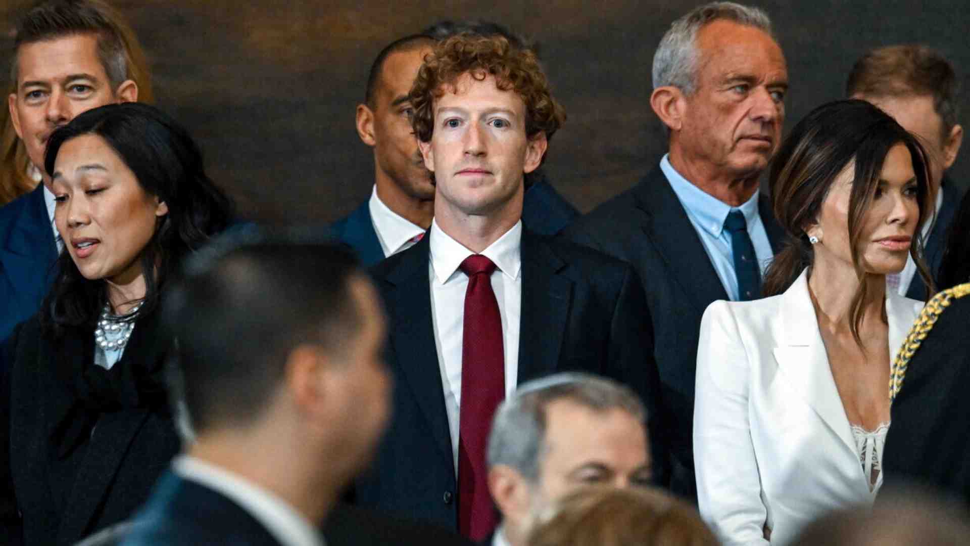 Immagine di Zuckerberg sempre più Maga. Chiude la scuola per famiglie svantaggiate fondata dalla sua associazione
