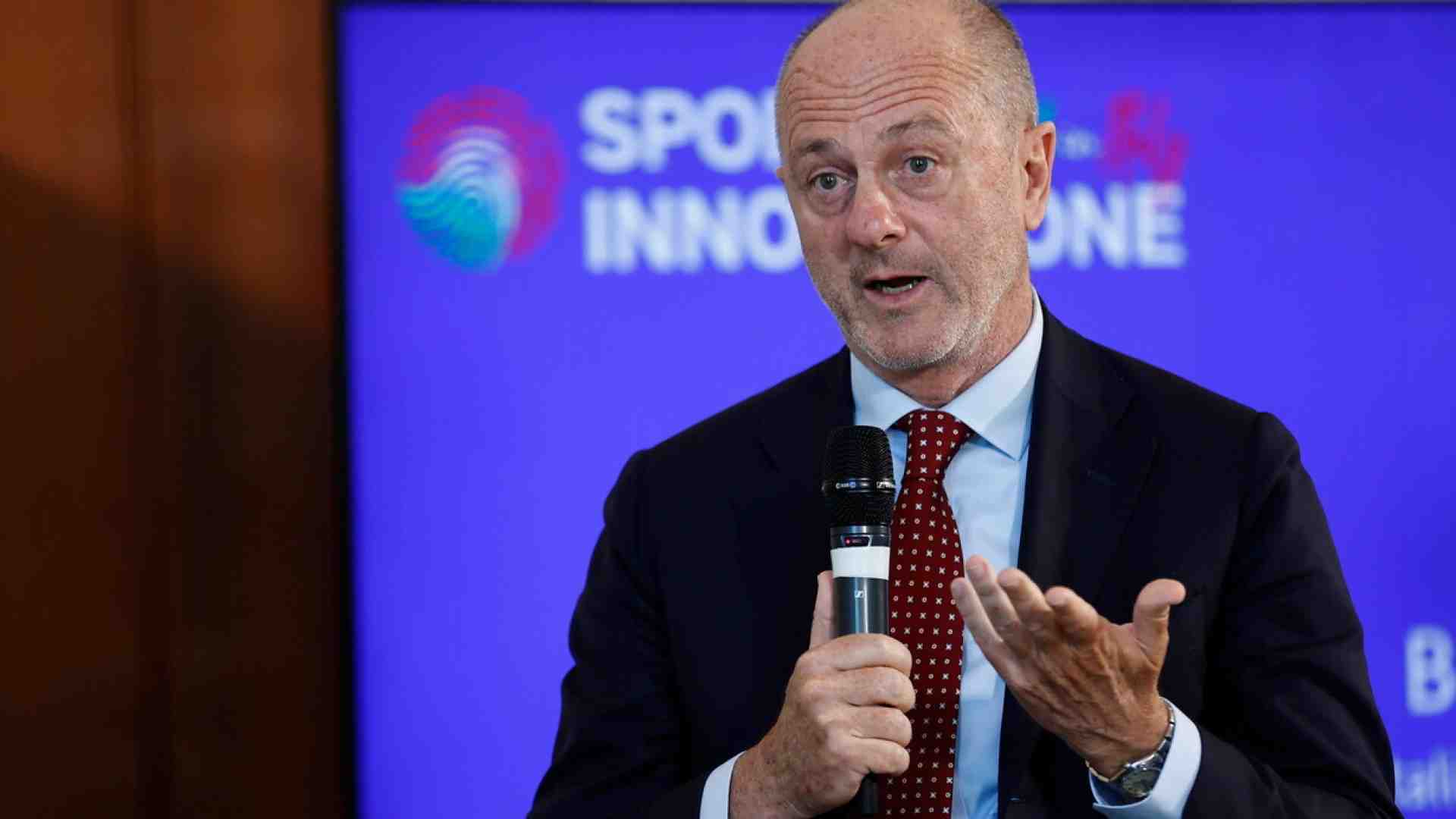 Immagine di Lo sport come affare di stato. I forti appetiti della politica