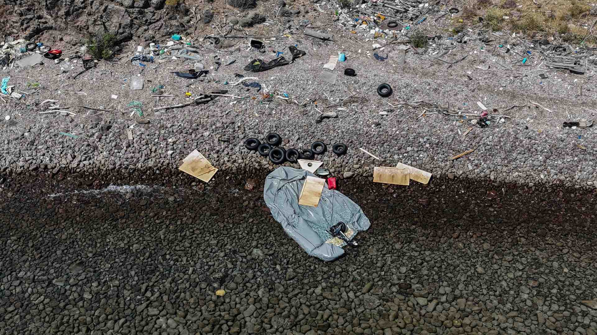 Immagine di Si ribalta una barca: 68 i migranti morti