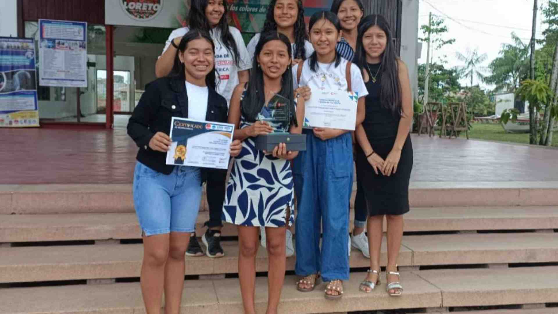 Immagine di Mujeres amazónicas que sueñan con estudiar: desafíos, desarraigos y esperanzas