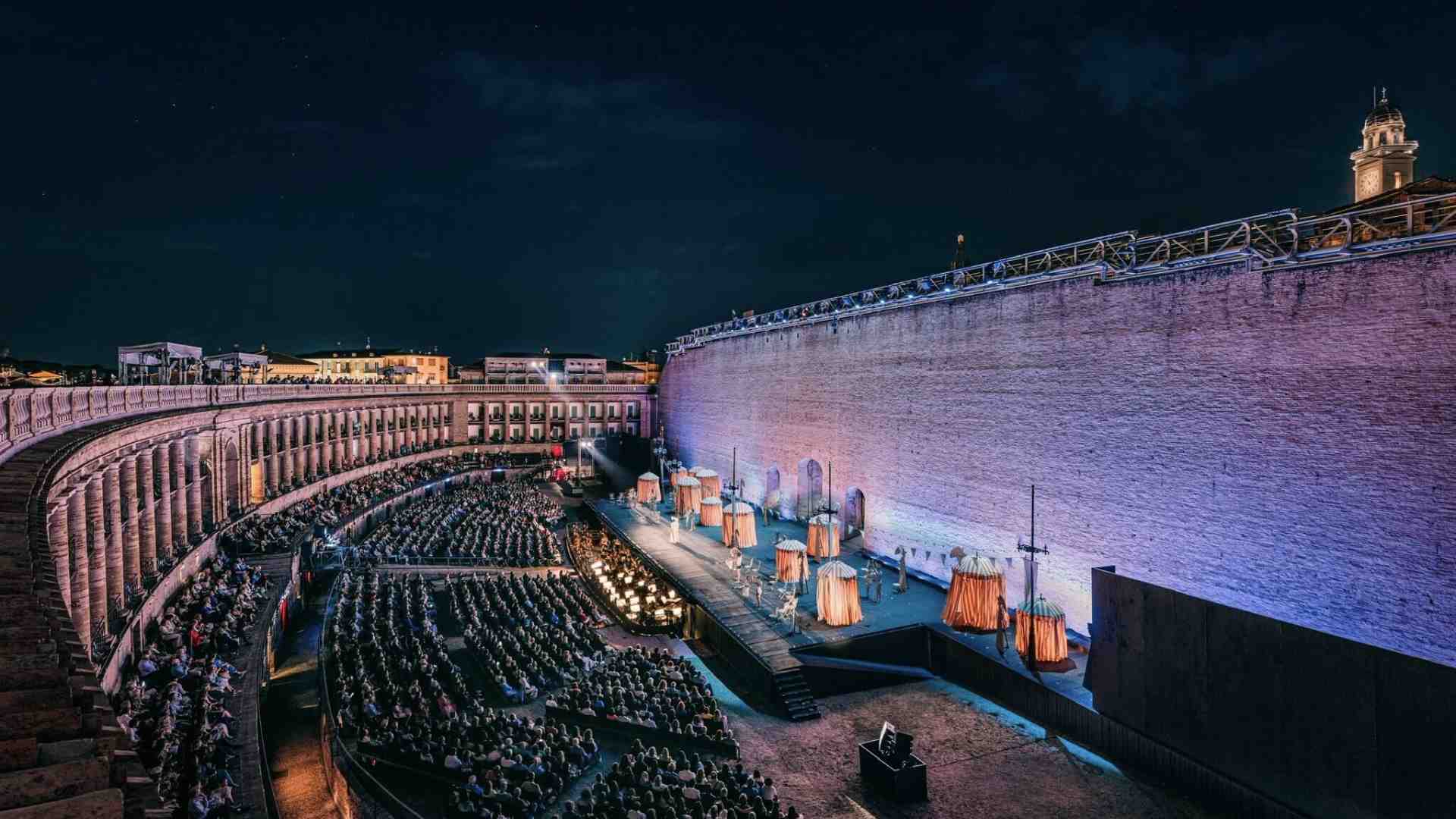Immagine di Una Vedova triste e un'occasione persa, nonostante costumi e musica