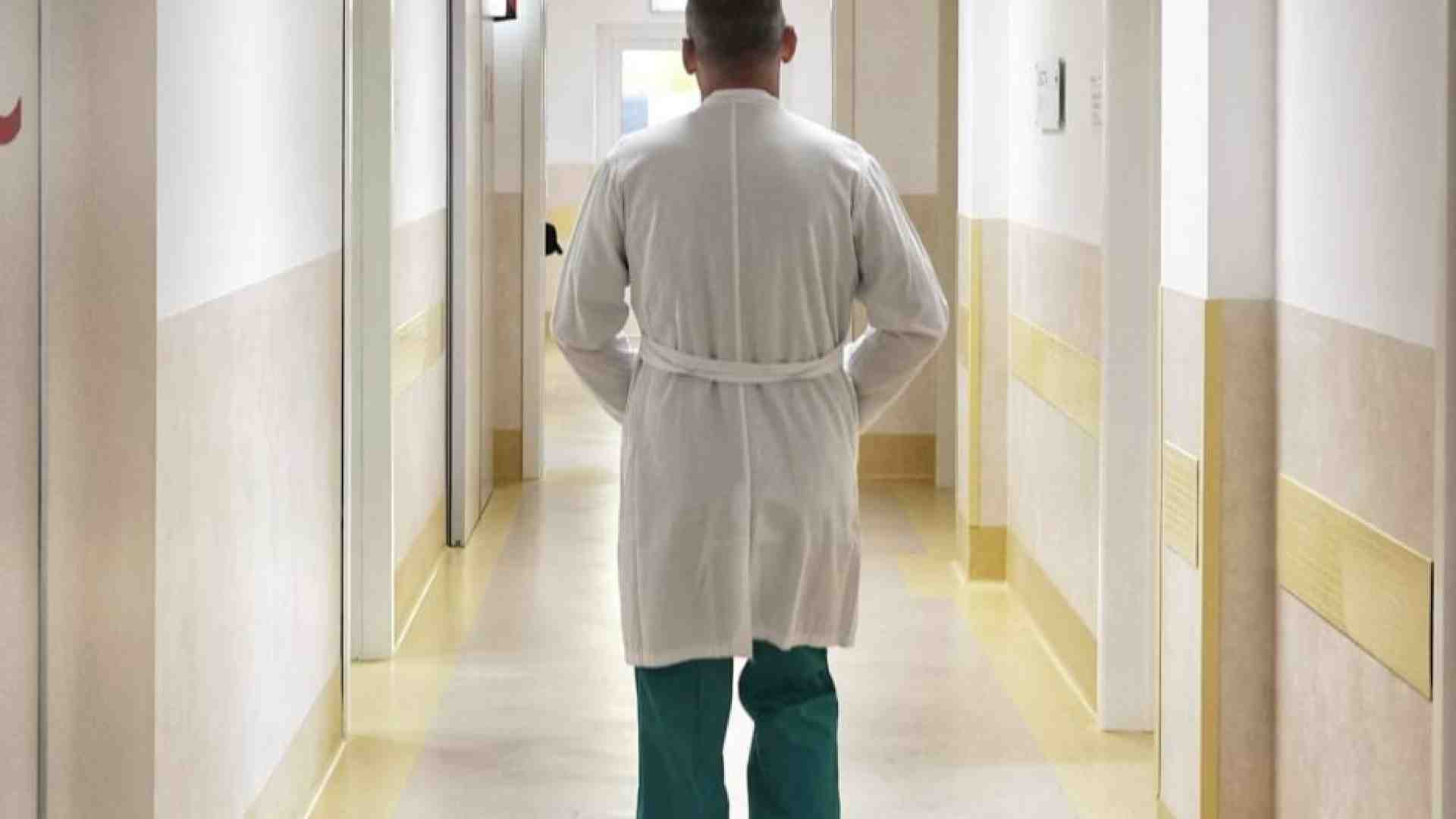 Immagine di Medici, cos'è lo "scudo penale" e perché è stato ancora rimandato
