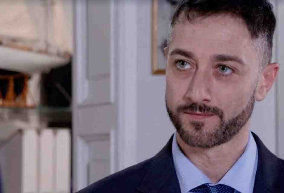 Un investigatore privato va a caccia delle storielle di Gagliotti in Un posto al sole