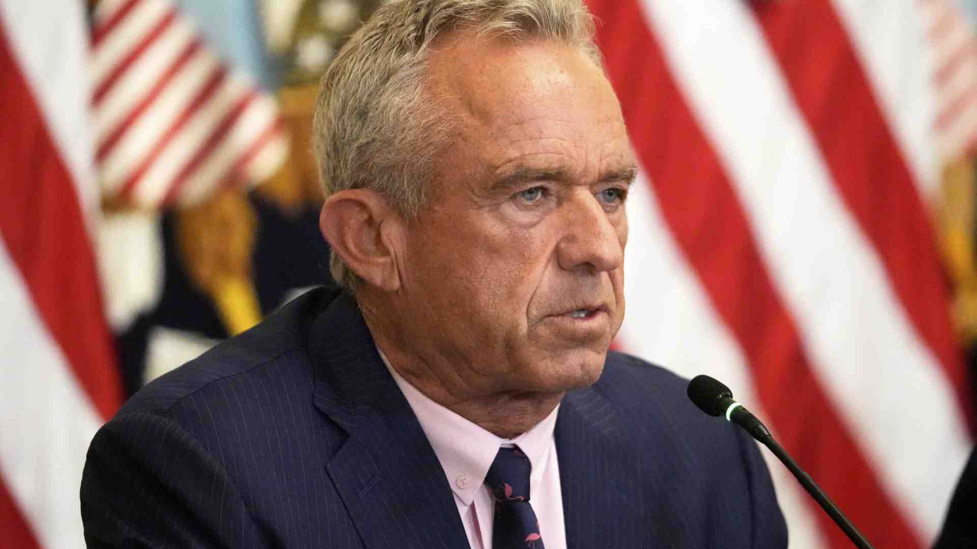 Immagine di Kennedy Jr fa di nuovo il No vax: stop ai finanziamenti per i vaccini a mRNA