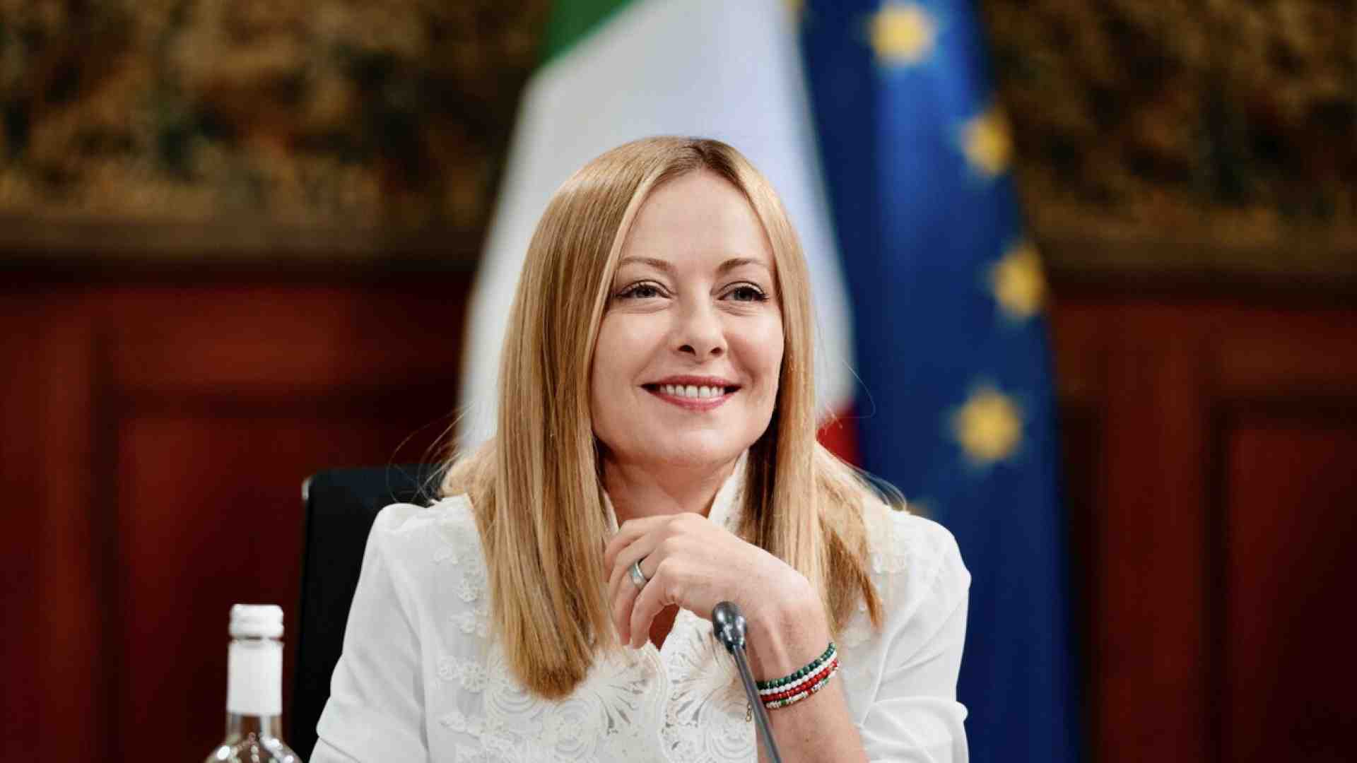 Immagine di Prima delle ferie Meloni attacca i pm: "Disegno per frenarmi perché c'è la riforma". E parte per la Grecia