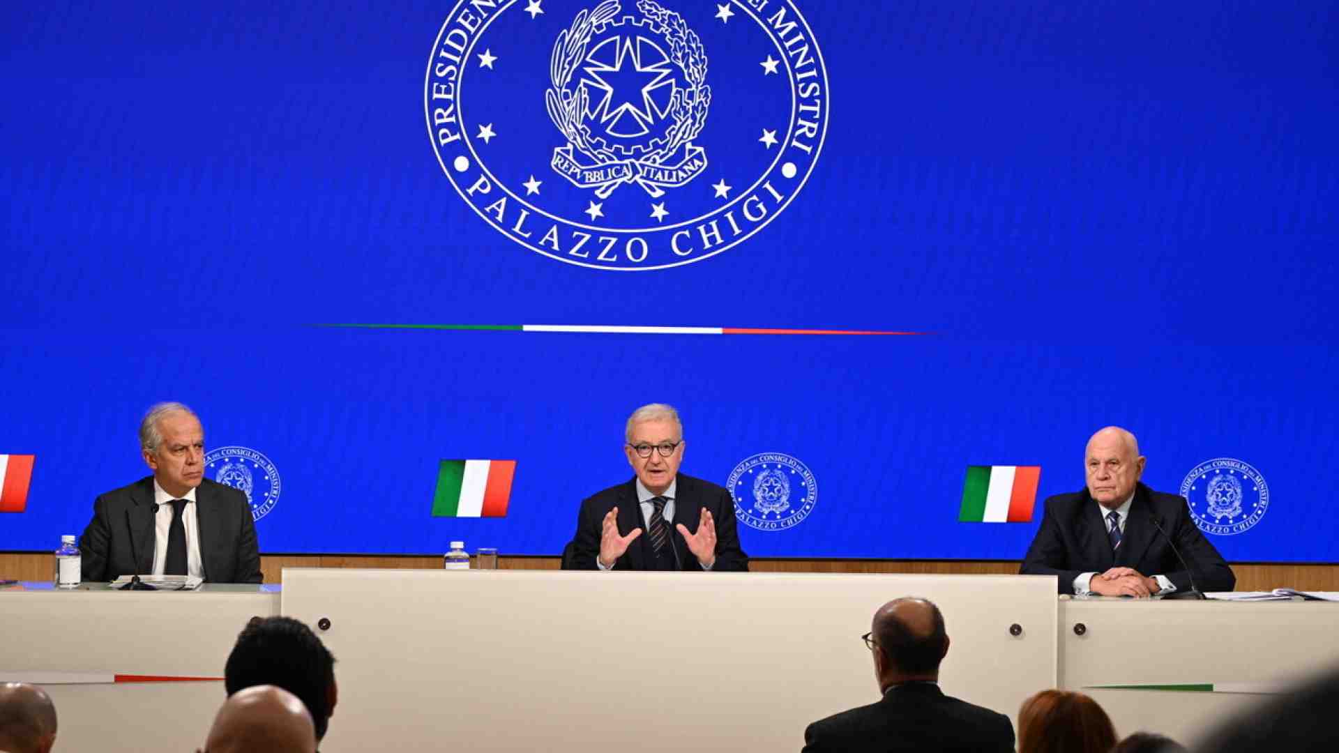 Immagine di Fine degli atti politici. Le carte su Nordio, Piantedosi e Mantovano sono il manifesto dell’interventismo della magistratura