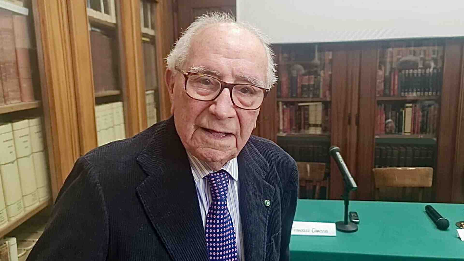 Immagine di San Carlo inguaiato. Canessa, decano del teatro napoletano: “Basta con l’opera buffa dei dissidi politici”