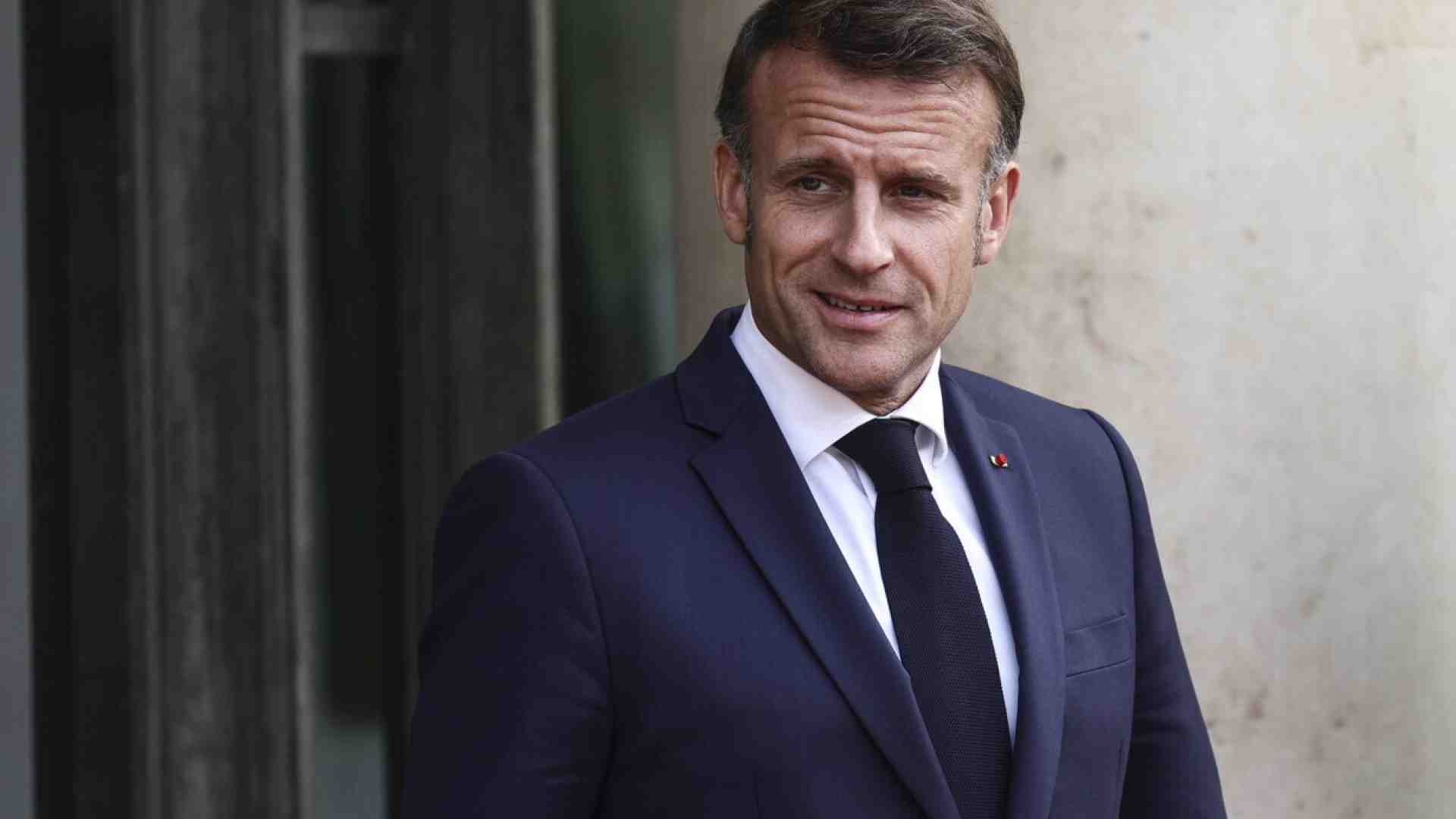 Immagine di Macron sospende l’accordo sui visti con Algeri. La linea intransigente