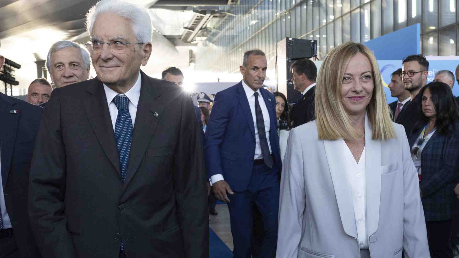 Immagine di "Abbassate i toni", Mattarella e lo scontro fra Meloni e toghe. Per lo scudo a Bartolozzi c'è il precedente di Tanzi