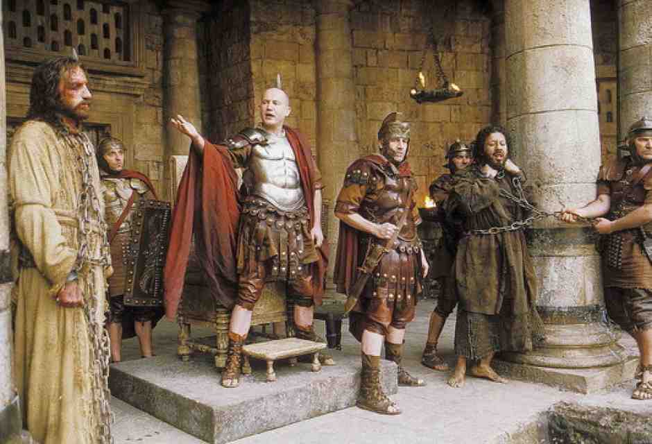 Ges&ugrave; al cospetto di Pilato nel film di Mel Gibson &ldquo;The Passion&rdquo; (2004)&nbsp;<br />