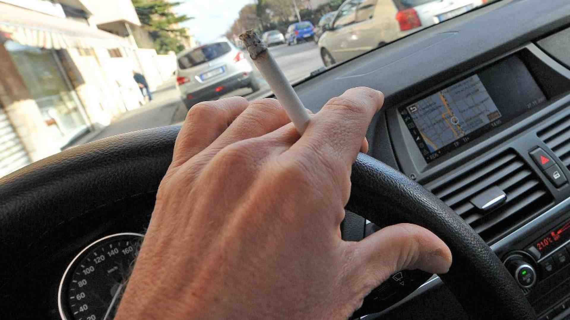 Immagine di Multe fino a 18mila euro per chi getta rifiuti dal finestrino