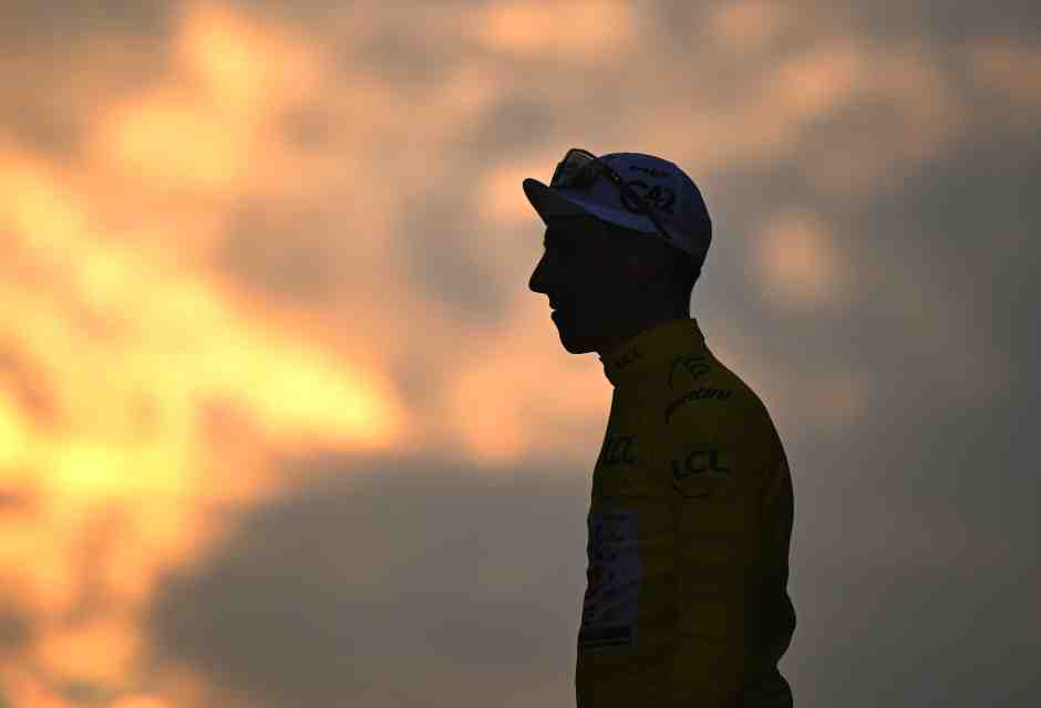 Tadej Pogacar sul podio di Parigi al termine del Tour de France 2025 (foto Getty Images)