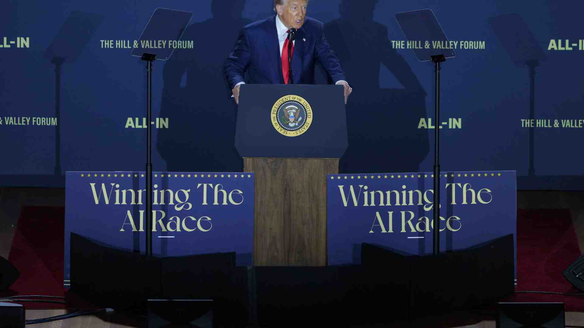 Immagine di Trump presenta la sua AI seria, affidabile, anti woke. Ma lo contraddice su tutto