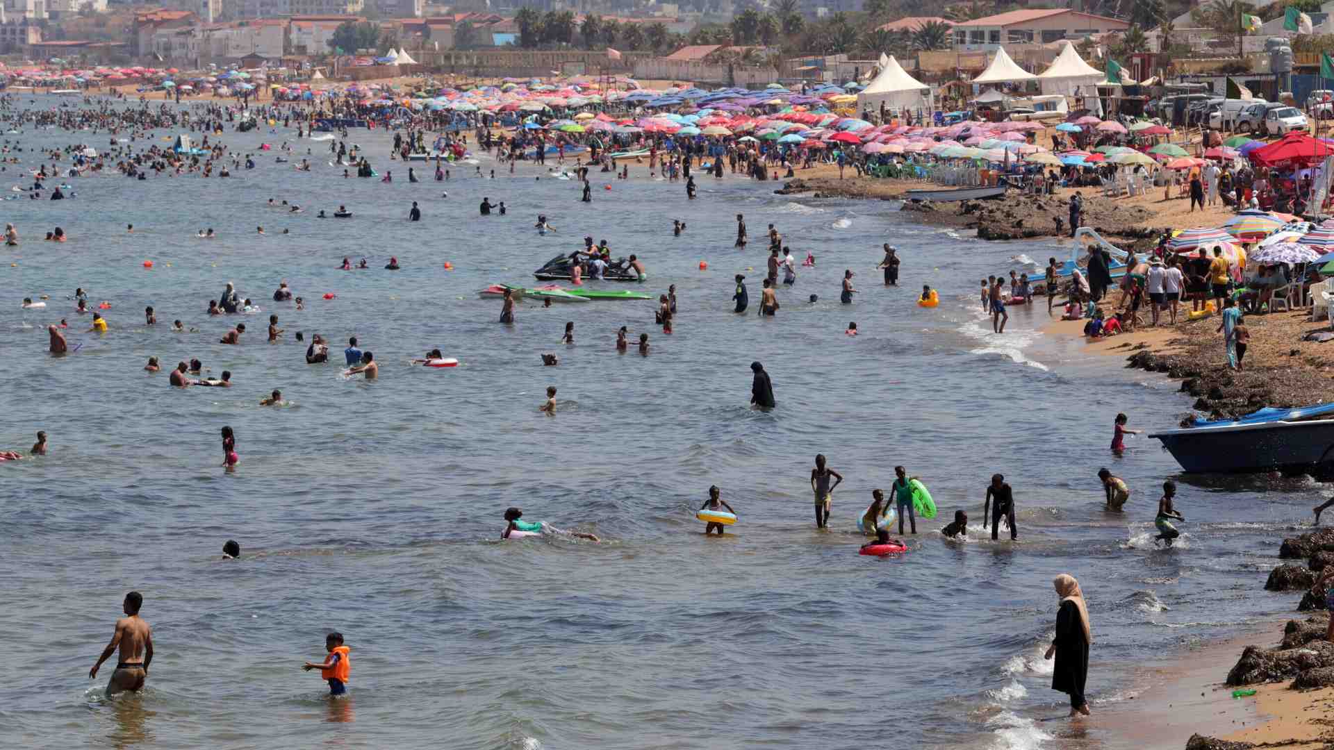 Immagine di Guai vecchi, foto tutte uguali. Sono finiti gli scandali, le vongole e pure le etichette