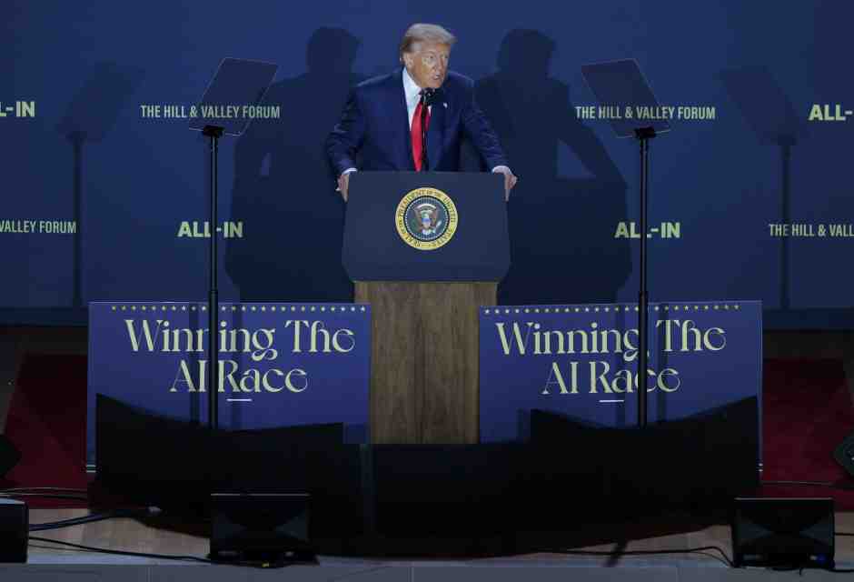 Trump presenta la sua AI seria, affidabile, anti woke. Ma lo contraddice su tutto