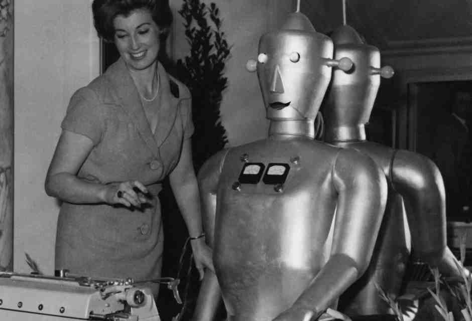 Salone delle attrezzature per ufficio, robot dattilografo a Parigi nell'ottobre 1960 (foto Keystone-France/Gamma-Keystone via Getty Images)&nbsp;<br />