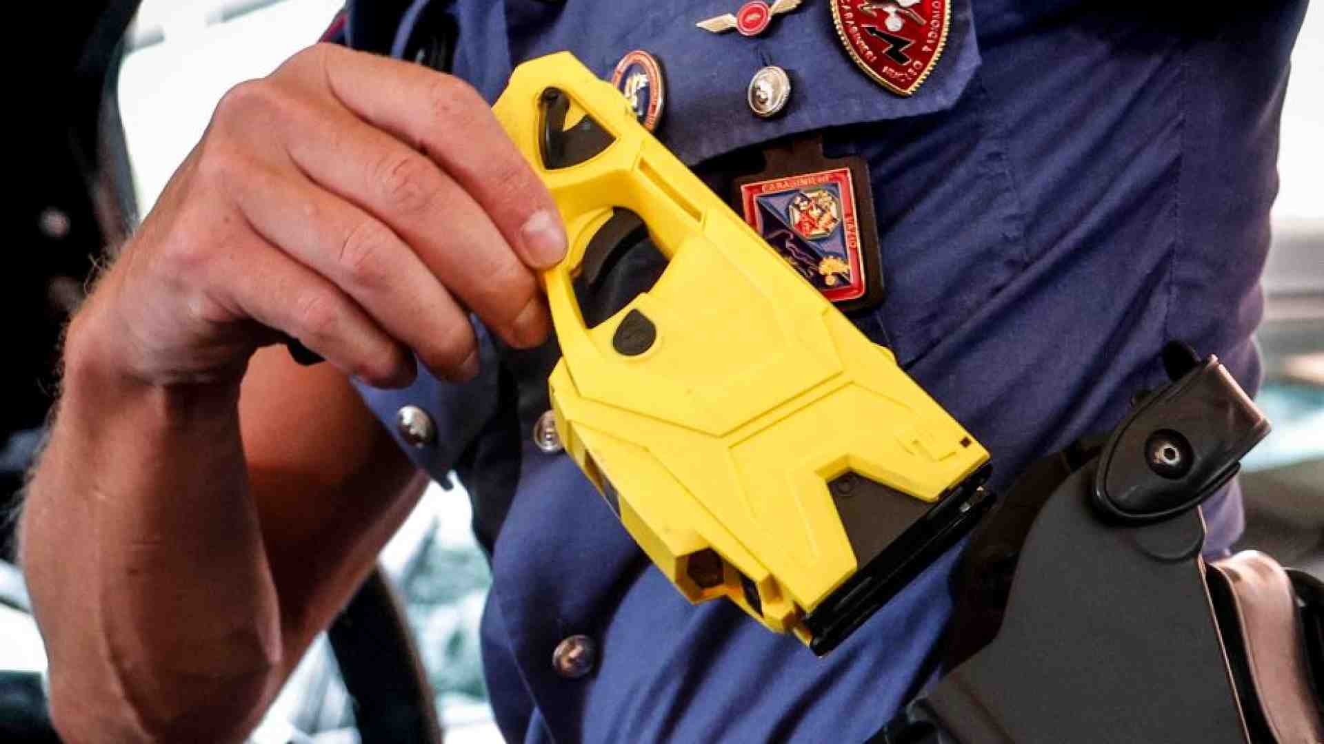 Immagine di Due vittime in poche ore: il taser è finito sotto accusa