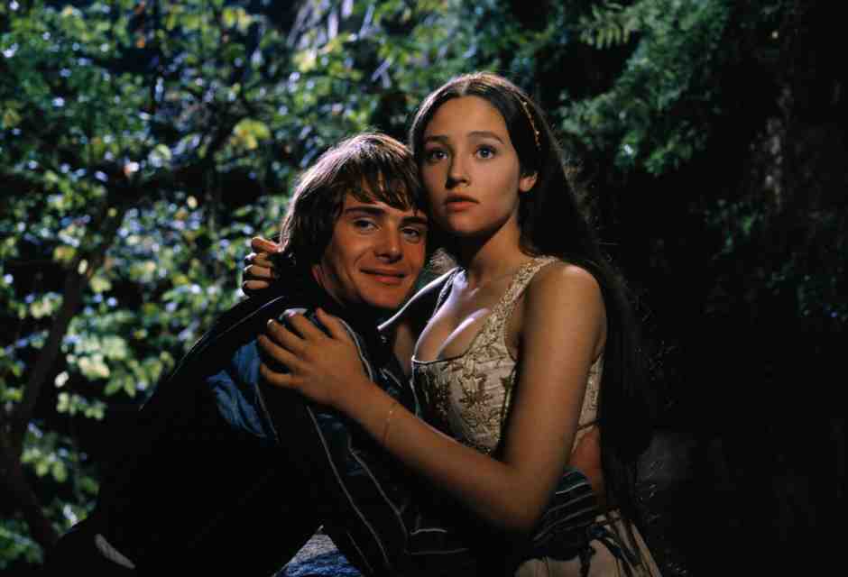 Leonard Whiting &egrave; Romeo e Olivia Hussey &egrave; Giulietta nell&rsquo;adattamento del 1968 diretto da Franco Zeffirelli (foto Getty)&nbsp;<br />