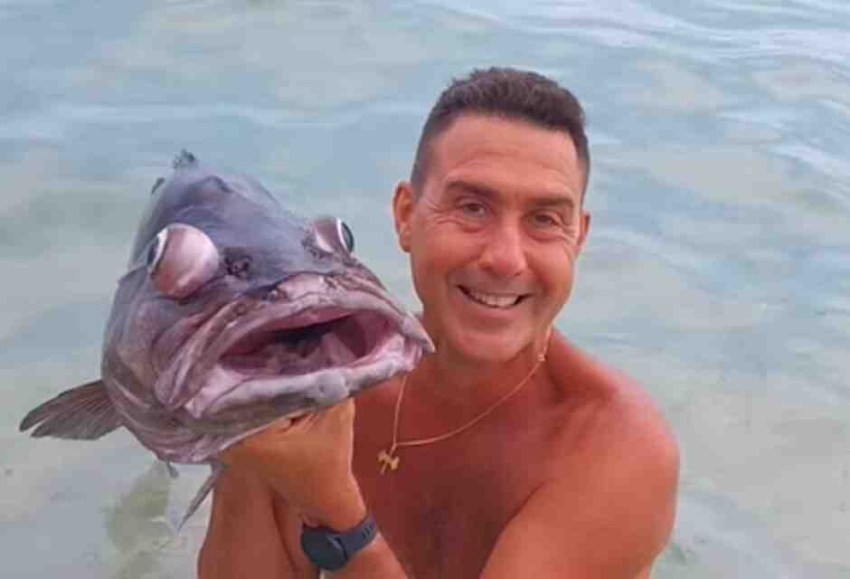 Vannacci fa il Vannacci, gli animalisti ci cascano e lo denunciano per il video con la cernia