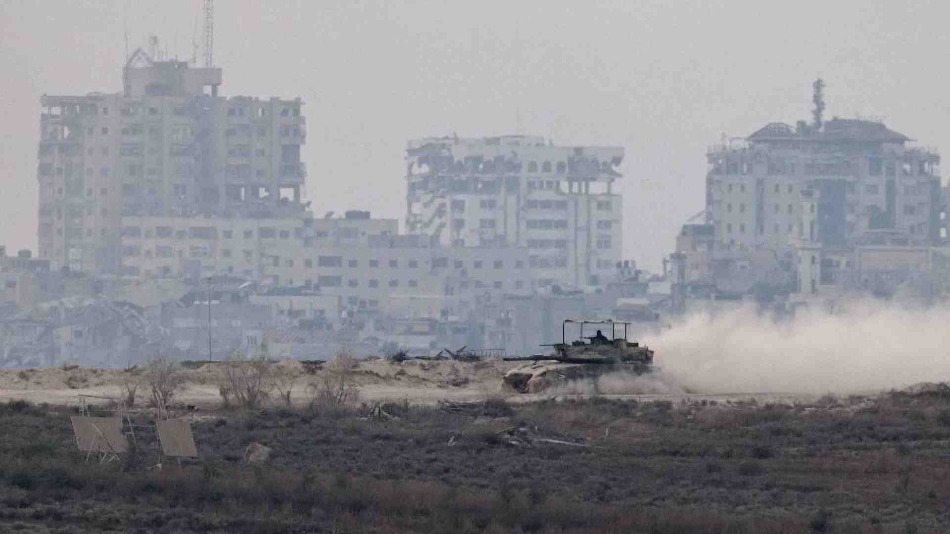 Immagine di Tank israeliani fra le macerie: è cominciata la fine di Gaza City
