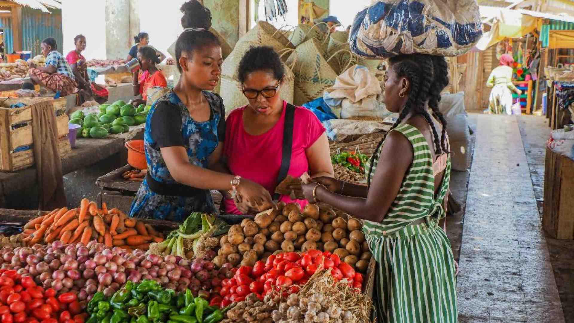 Immagine di La lotta di Aisha e delle donne d'Africa per la terra che coltivano