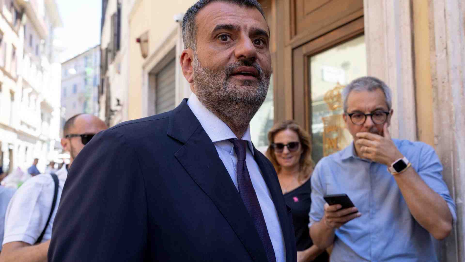 Immagine di La versione di Decaro: “Pronto a candidarmi in Puglia se non sono ostaggio di Emiliano e Vendola"