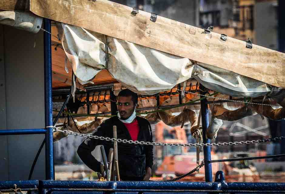 La nave “Humanity” attraccata al porto di Napoli la settimana scorsa con 134 migranti a bordo (foto Ansa)<br />
