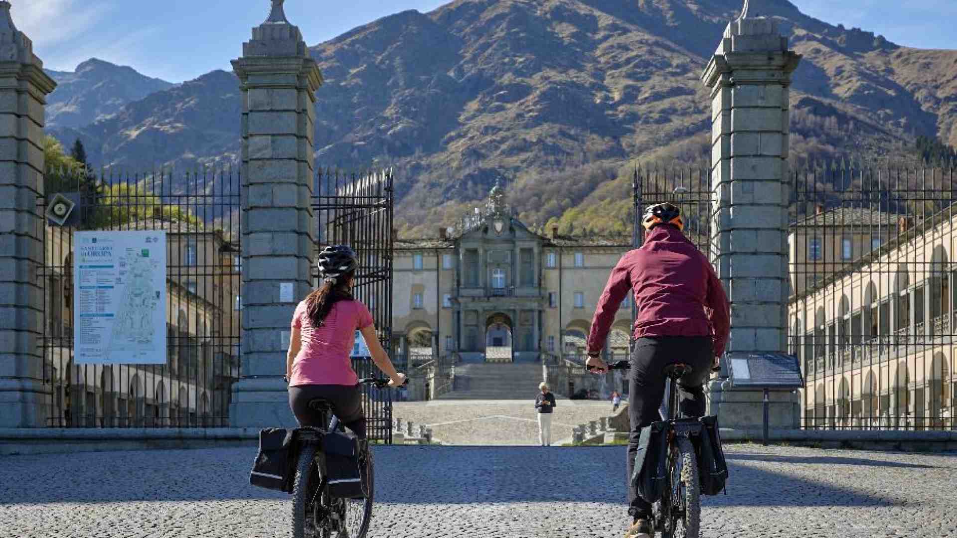 Immagine di A piedi o in bicicletta: il piccolo boom del Cammino d’Oropa