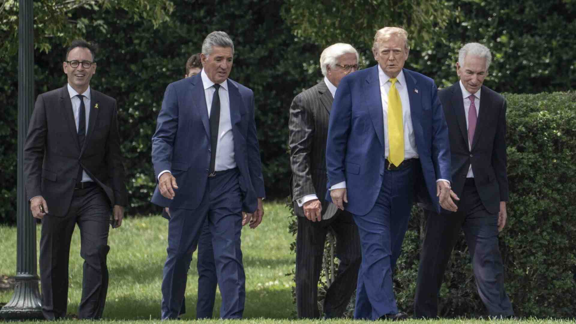 Immagine di Fine e risveglio di Kushner Sr, che apre la crisi diplomatica con Macron